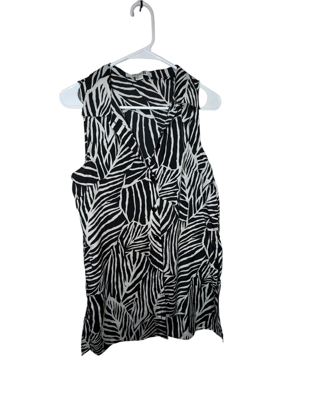 Forever 21 Black & White Zebra-Print Sleeveless Blouse